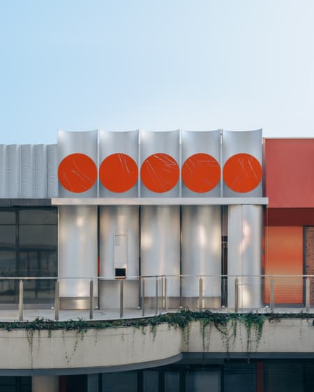 On Site, On Track: A Café in Motion